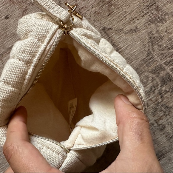 Small Chloe cosmetics bag. - Picture 7 of 8